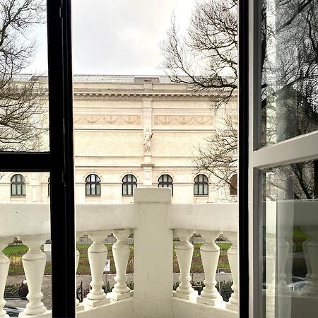 Antwerp Museum Suites Bagian luar foto